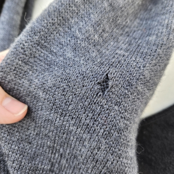 Eddie Bauer gray merino wool scarf with fair isle detail - Picture 4 of 4